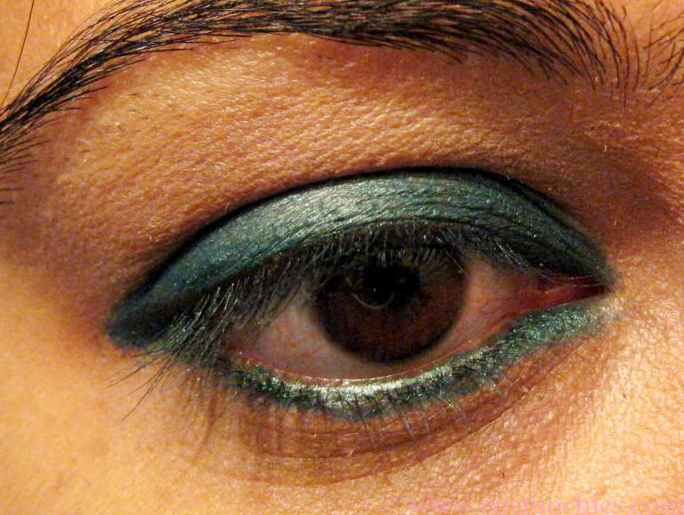 maybelline vivid smooth liner by eye studio shade peacock green